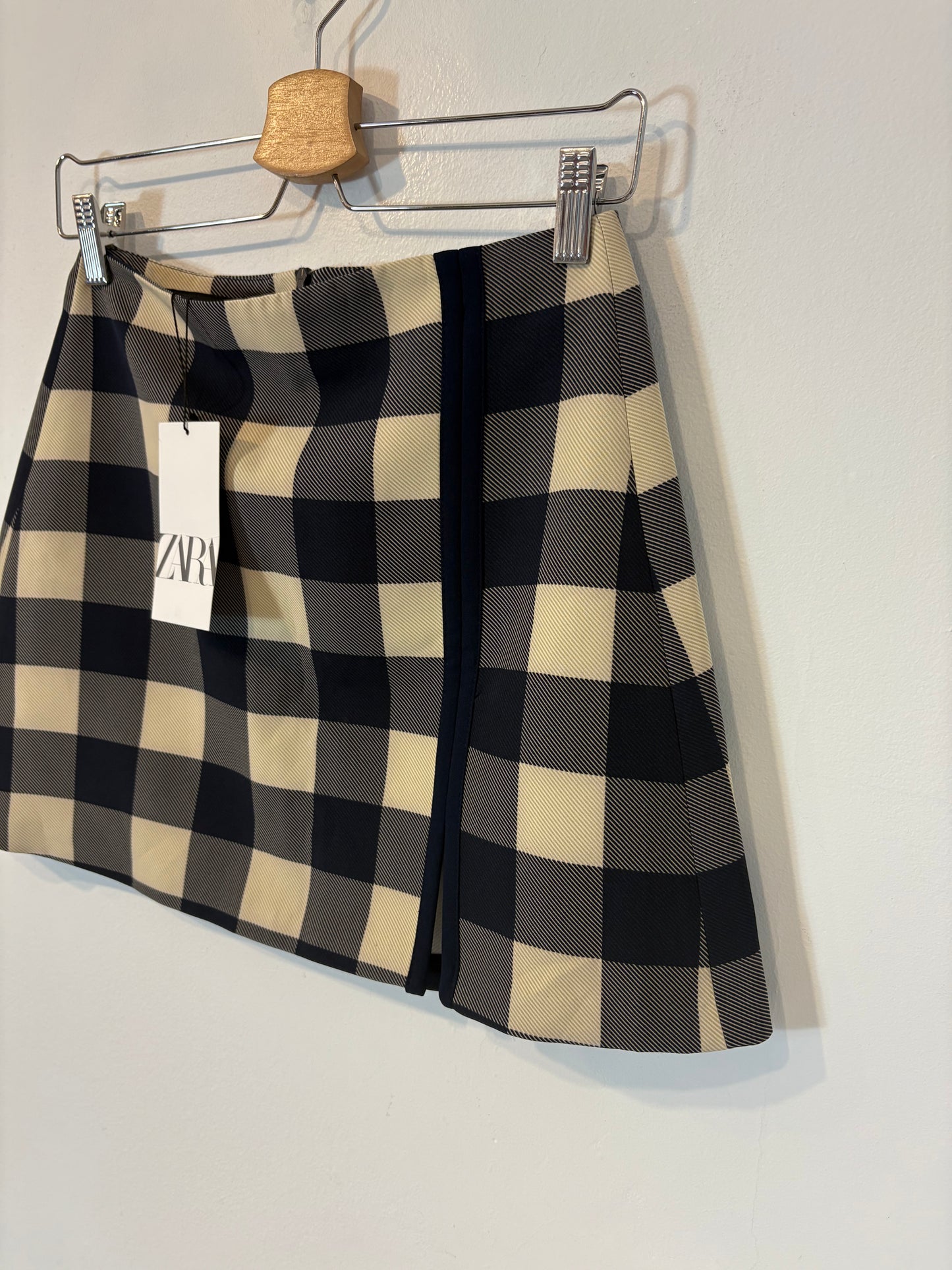 ZARA. Two-tone checked skirt. XS