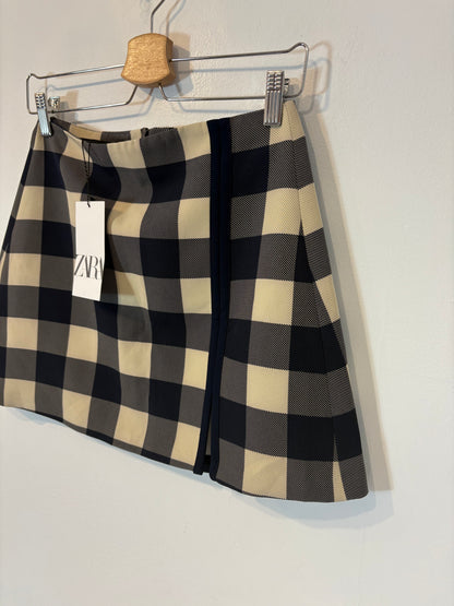 ZARA. Two-tone checked skirt. XS