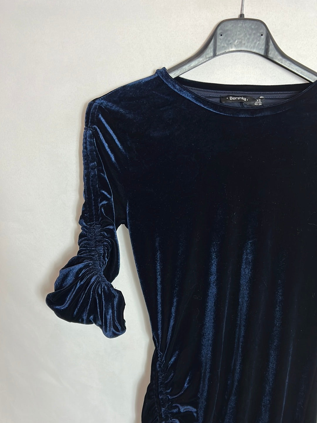 BERSHKA. Short blue velvet dress. Size XS