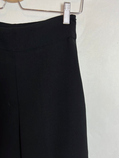 ZARA. Pantalón negro fluido culotte. T XS