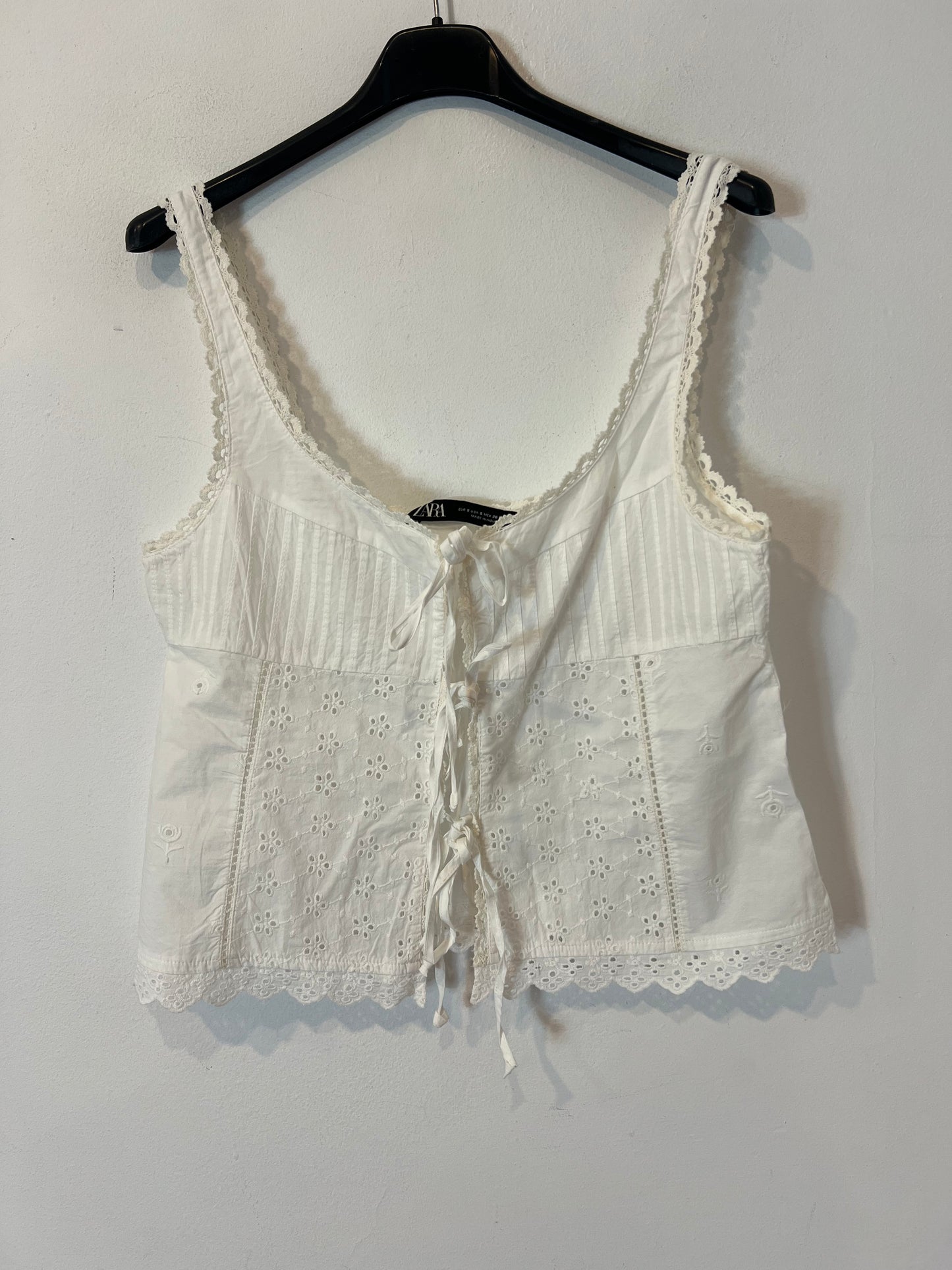 ZARA. Top blanco troquelado T.s