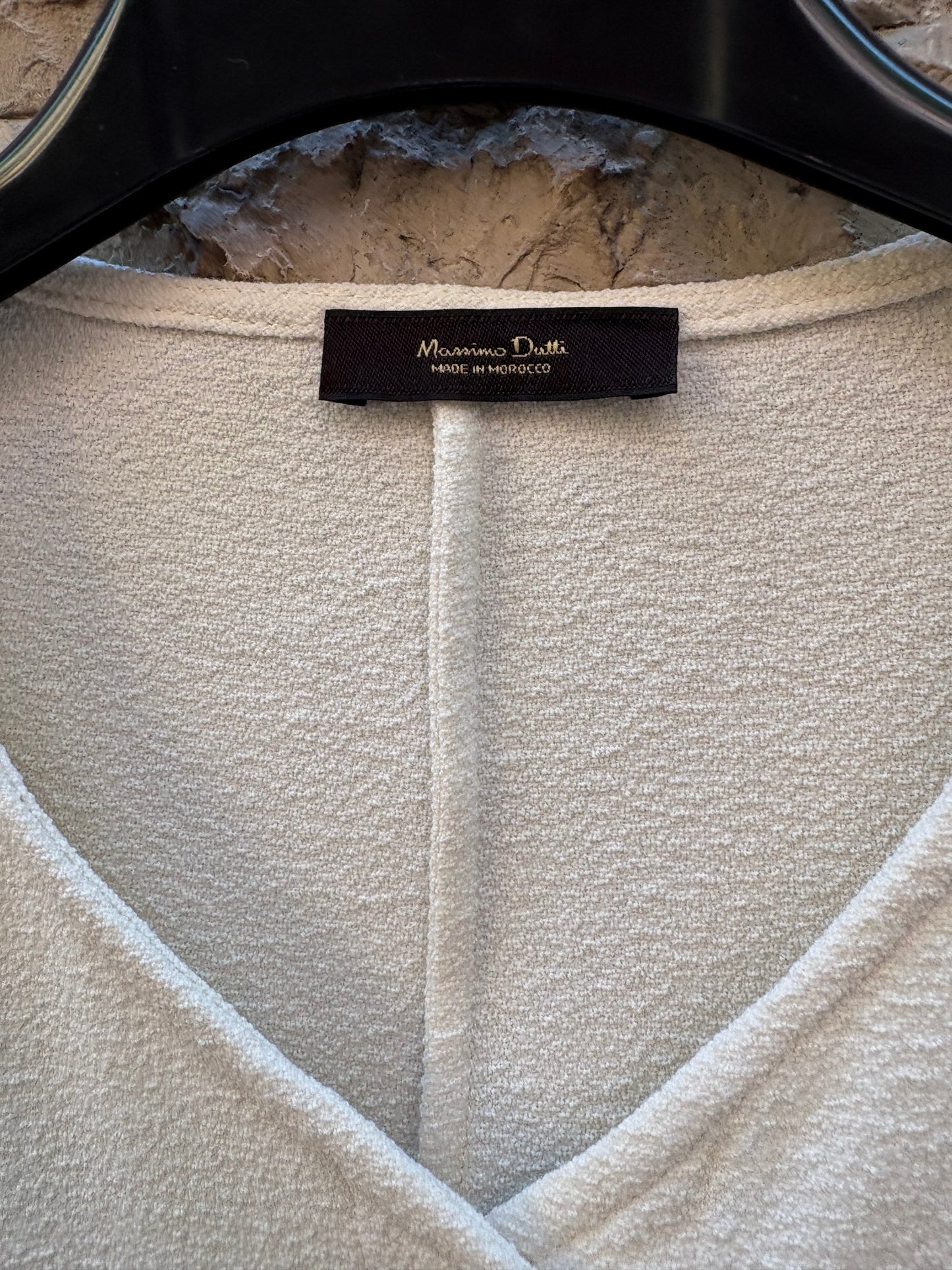 MASSIMO DUTTI. Chaqueta fluida color crudo