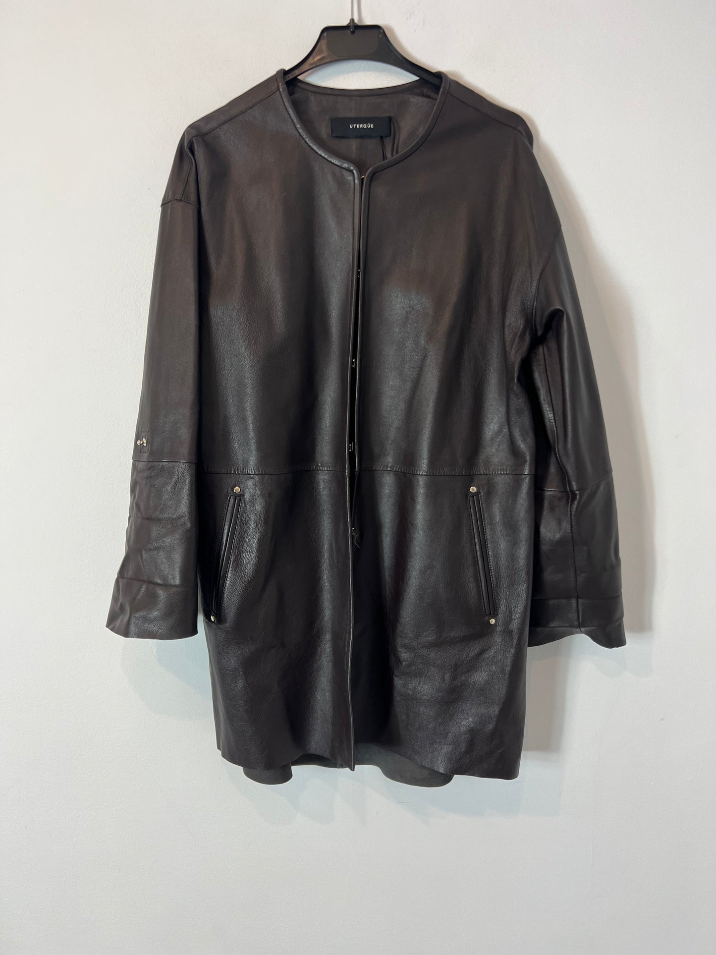UTERQÜE. Chaqueta marrón chocolate piel. T M