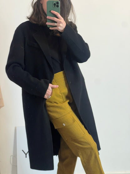 SANDRO. Abrigo negro lana