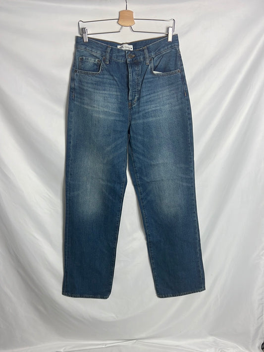 ZARA. Straight-leg denim. Size 38