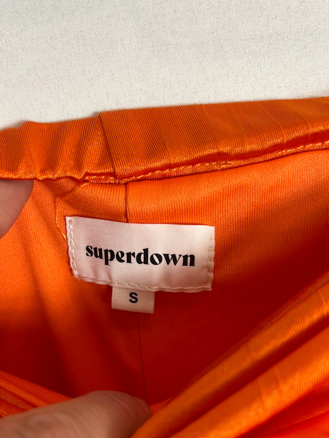 SUPERDOWN. total look naranja  T.s