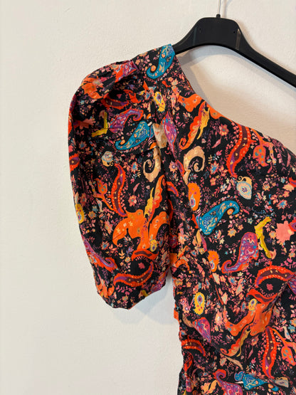 CUPLÉ. Vestido corto estampado asimetrico