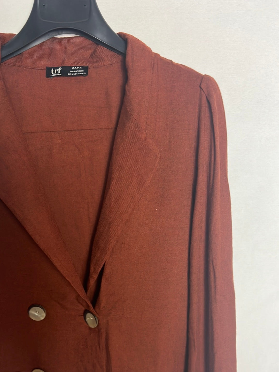 ZARA. Double-breasted flowing blazer. TM