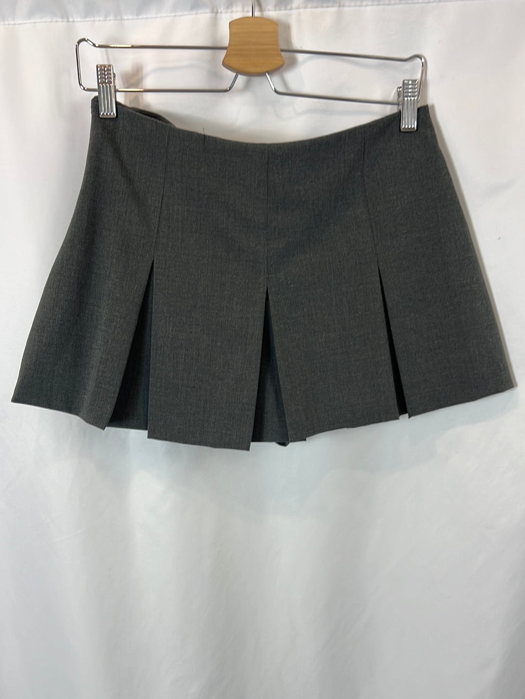 ZARA. Pleated grey skirt/trousers Tm