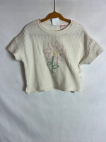 ZARA. Camiseta textura flor bordada. T 2-3 años