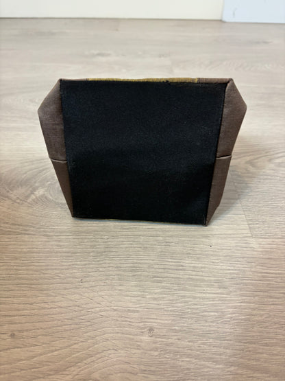 OTRAS. Bolso de mano flores bordadas