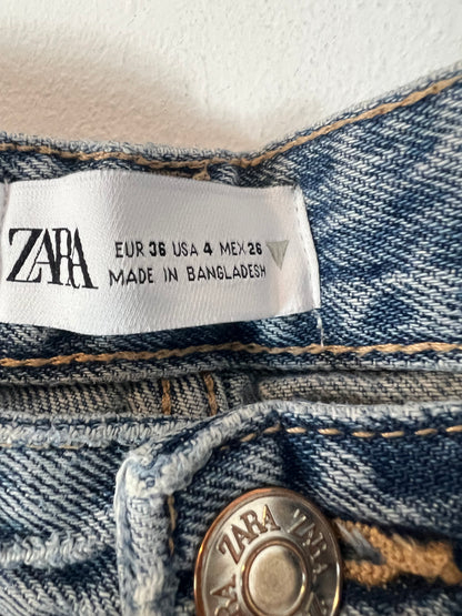 ZARA. Denim pata ancha lavado medio. T 36