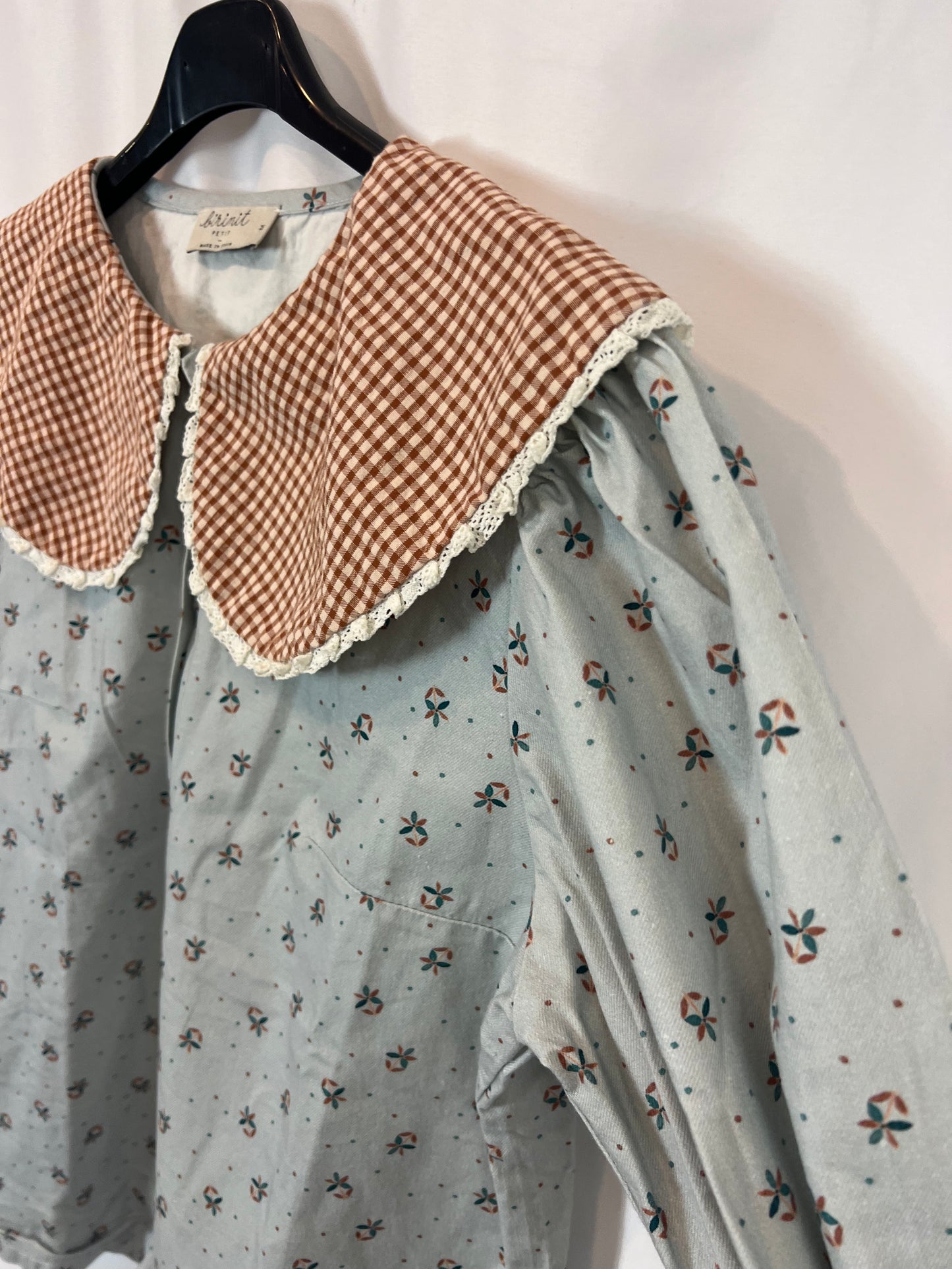 BIRINIT. Blue printed blouse with baby collar Tm