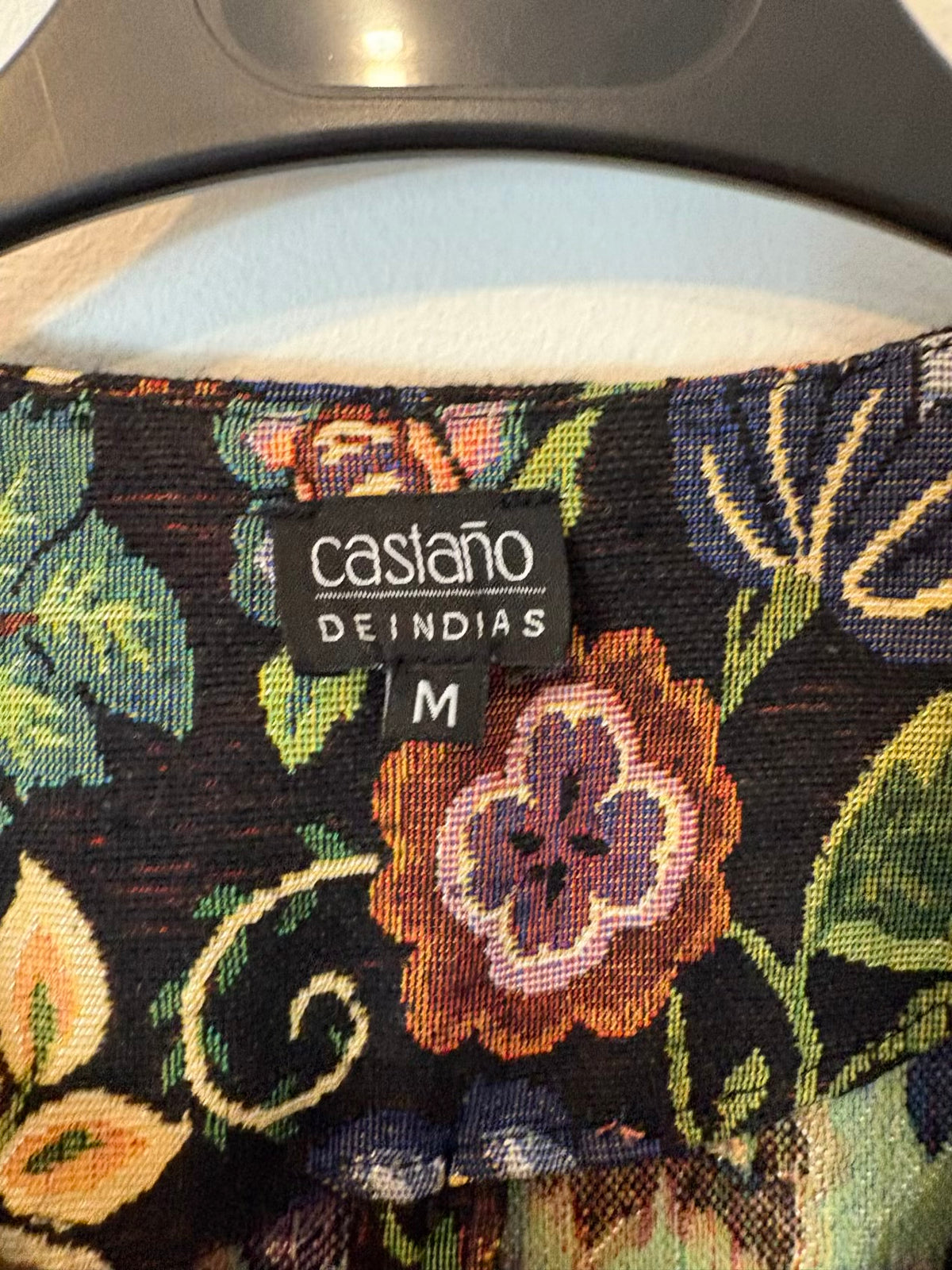 CASTAÑO DE INDIAS. Chaqueta estampado tapiz