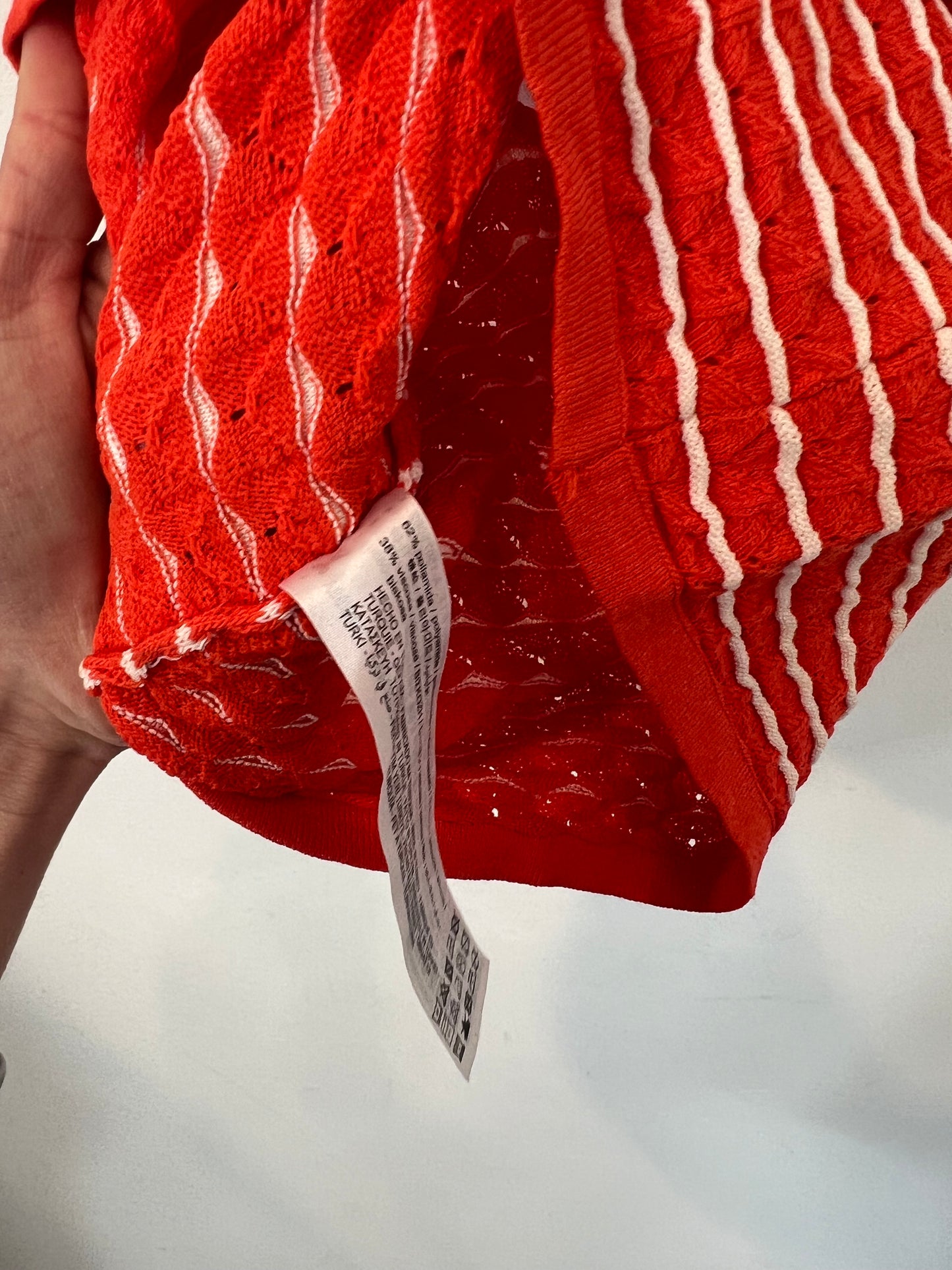ZARA. Top naranja asimétrico