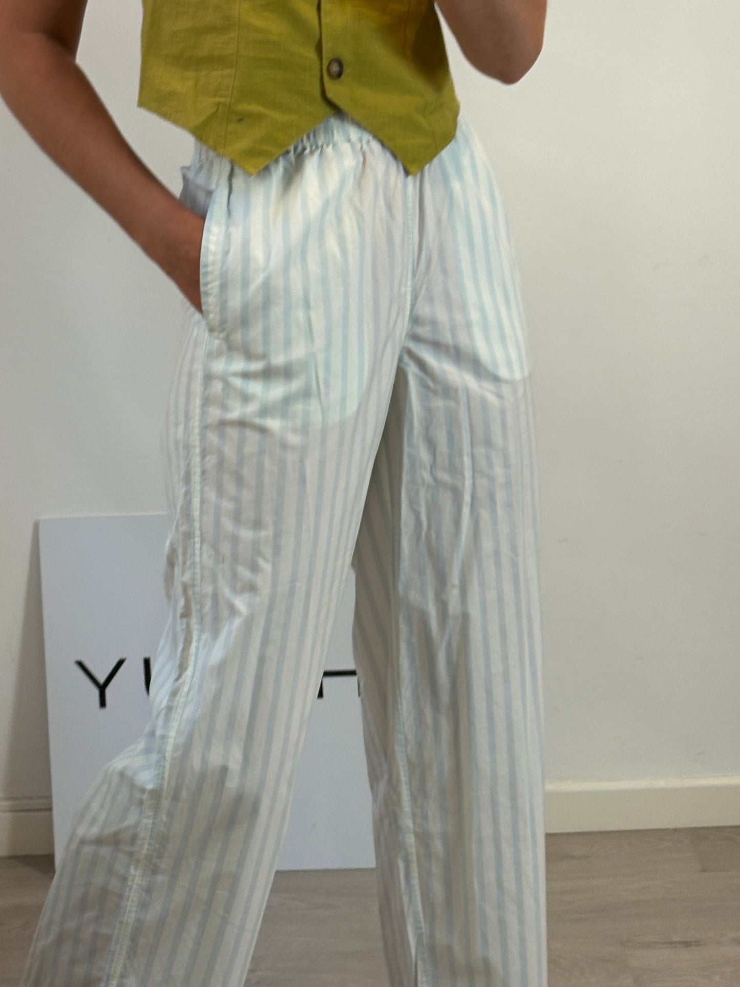 AMERICAN VINTAGE. Pantalón algodón rayas azul claro