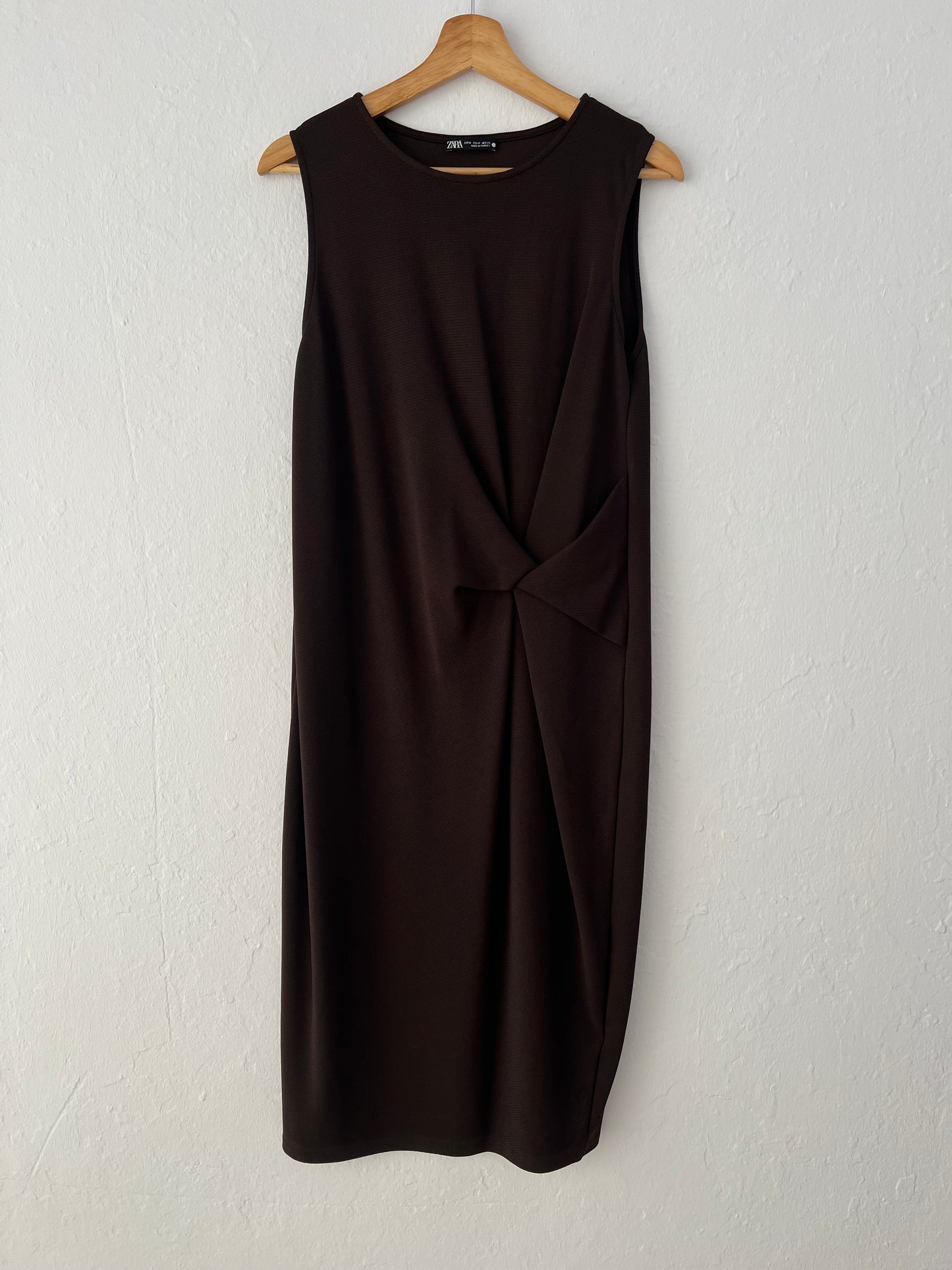 ZARA. Vestido marrón detalle delantero  T.m