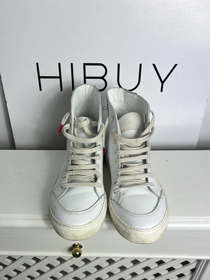 MU. Zapatillas blancas cordones. T37