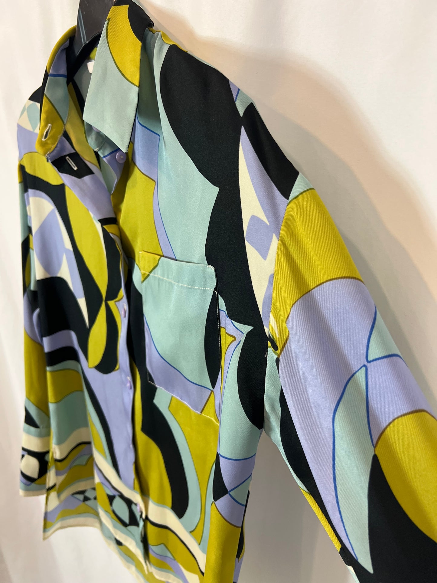 ZARA. Flowy blouse with retro print. Size XS