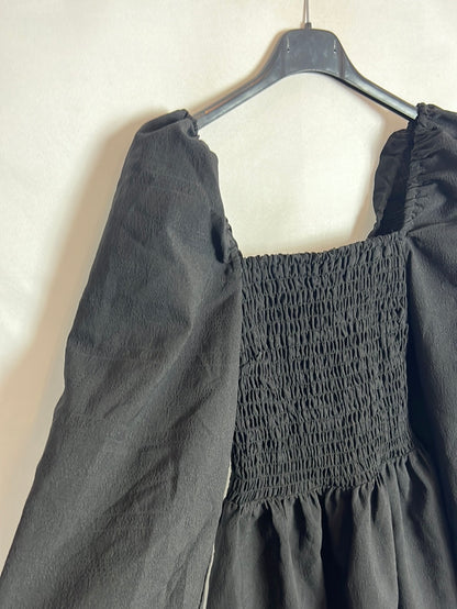 H&M. Vestido corto negro nido abeja T.s