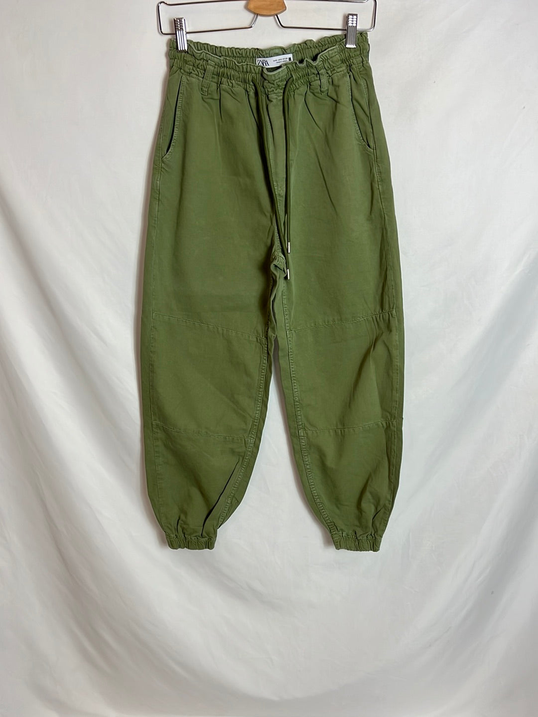 ZARA. Pantalón slouchy verde. T S