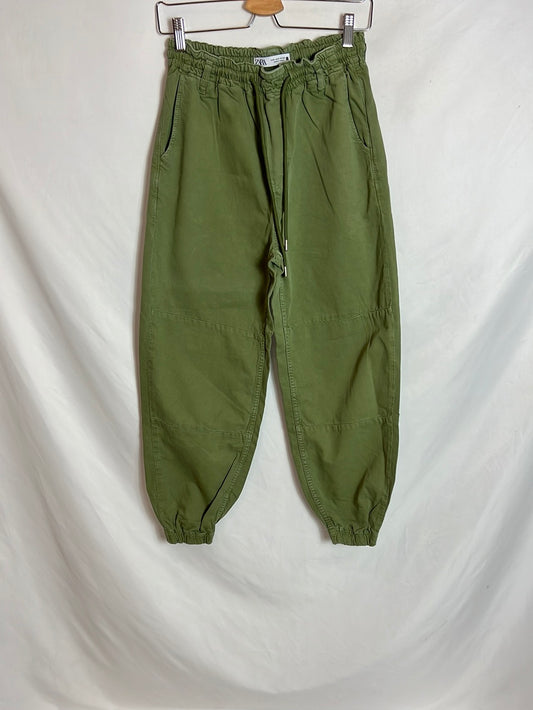ZARA. Pantalón slouchy verde. T S