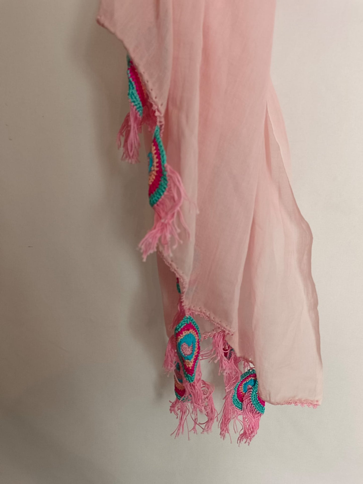 OTHERS. Pink crochet fringed scarf
