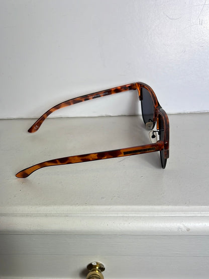 HAWKERS. Tortoiseshell glasses