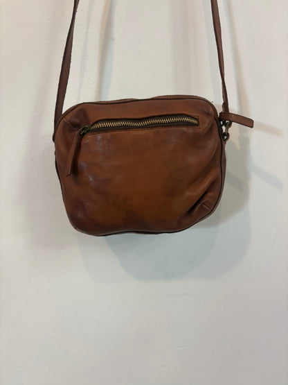 BIBA. Bolso piel marrón asa larga
