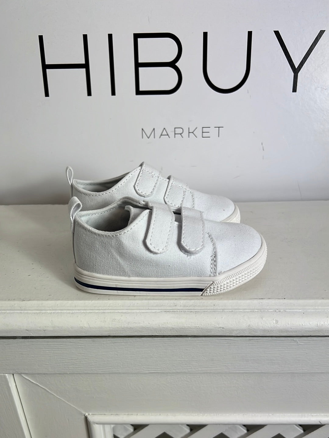 OTHERS. White velcro sneakers. Size 21