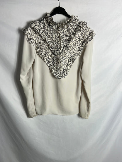 VICTORIA. Flowy blouse with neckline and collar detail. TS/M