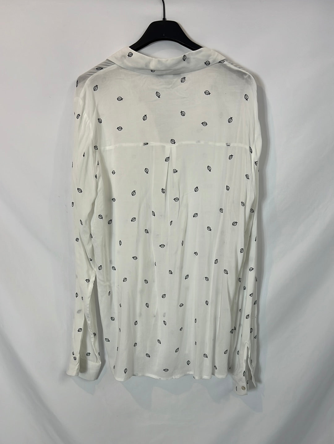 FOREVER 21. Camisa blanca mariquitas. T L