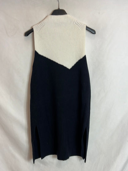 ADOLFO DOMINGUEZ. Top canalé bicolor apertura. T 38