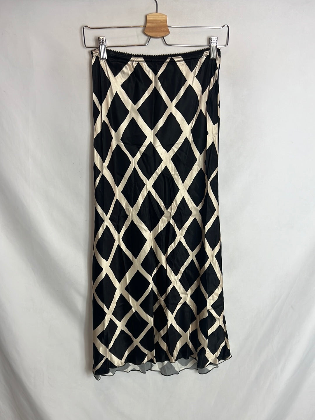 OTRAS. Falda midi estampado geométrico satinado. T S