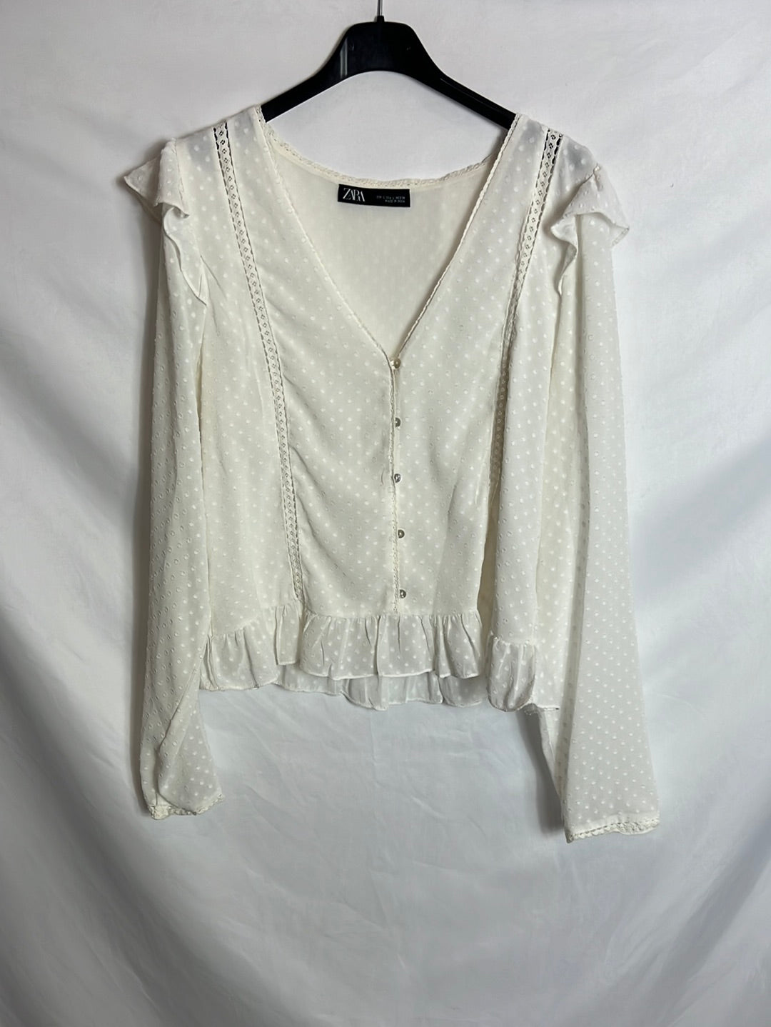 ZARA. White plumeti blouse. T.L.