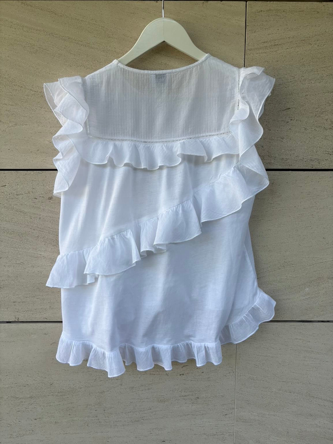 BIMBA Y LOLA. Blusa blanca volantes