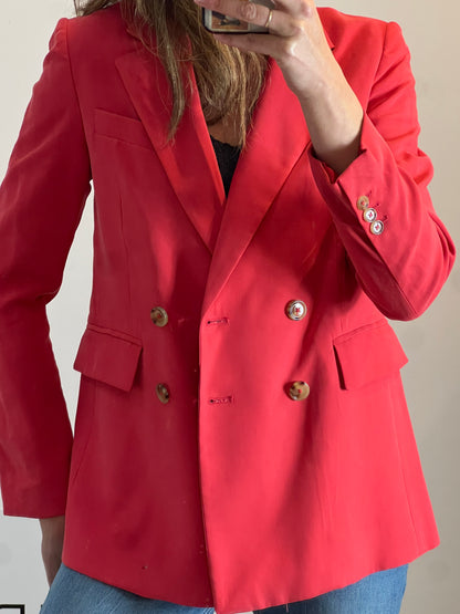 MANGO. Blazer roja fluida doble botonadura. T S