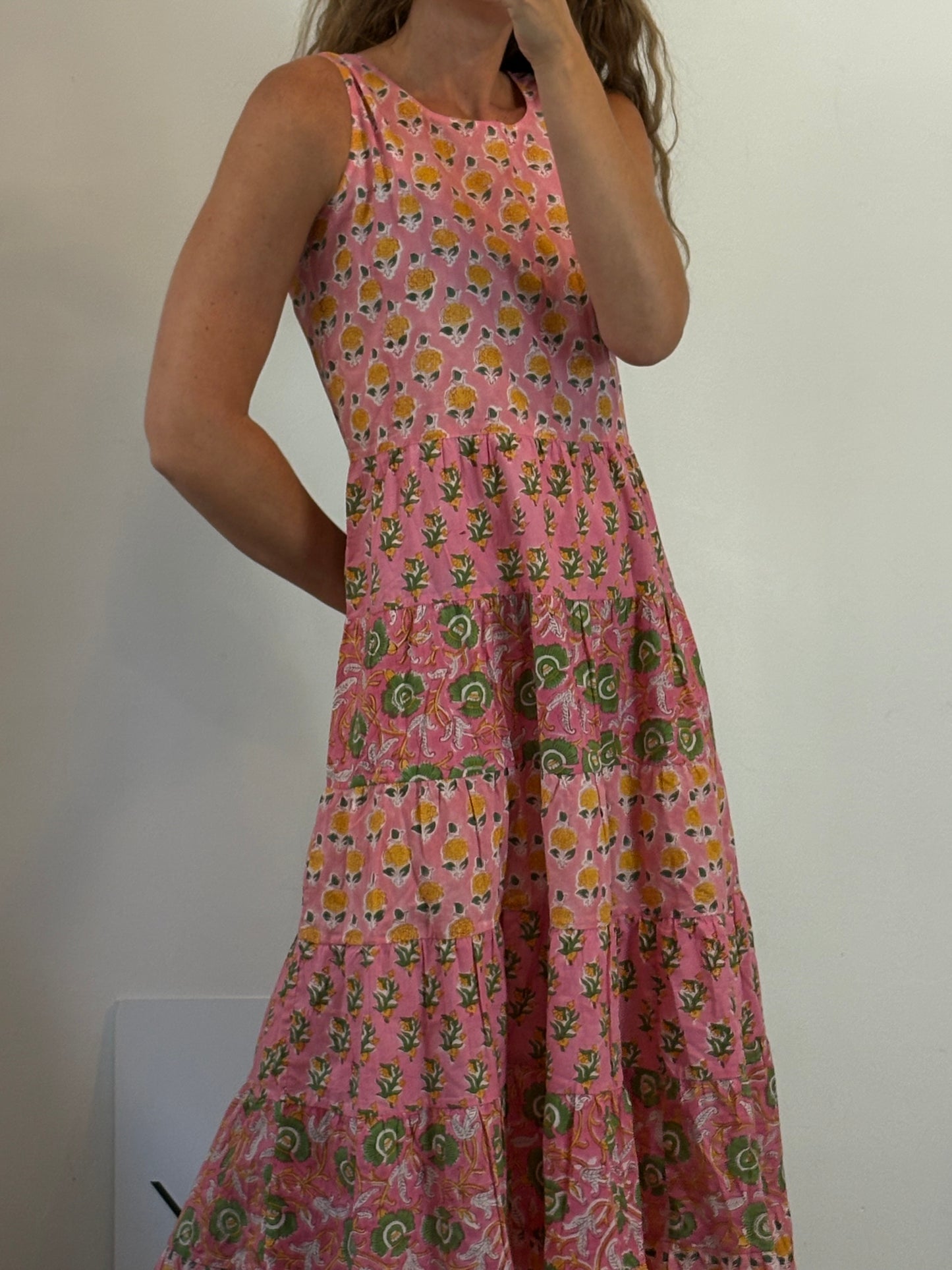 AUNTY B. Vestido sin mangas estampado floral
