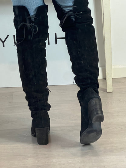 XTI. Botas negras altas  T 40