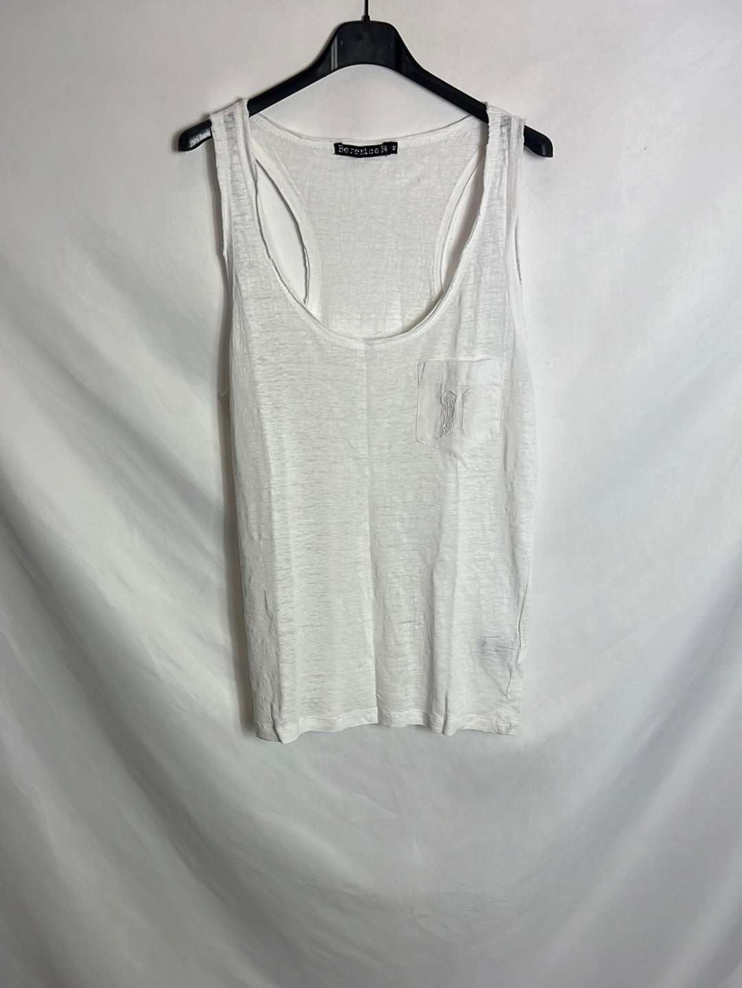 BERENICE. Camiseta blanca detalle bolsillo. T M