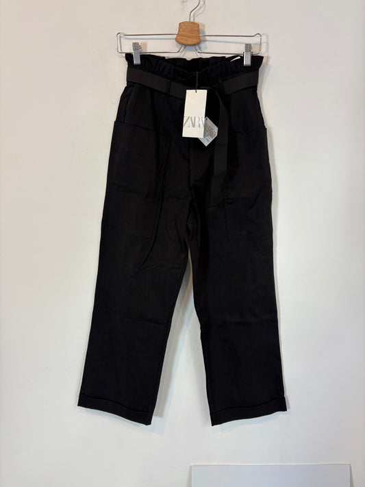 ZARA. Pantalón negro pata ancha bolsillos. T S