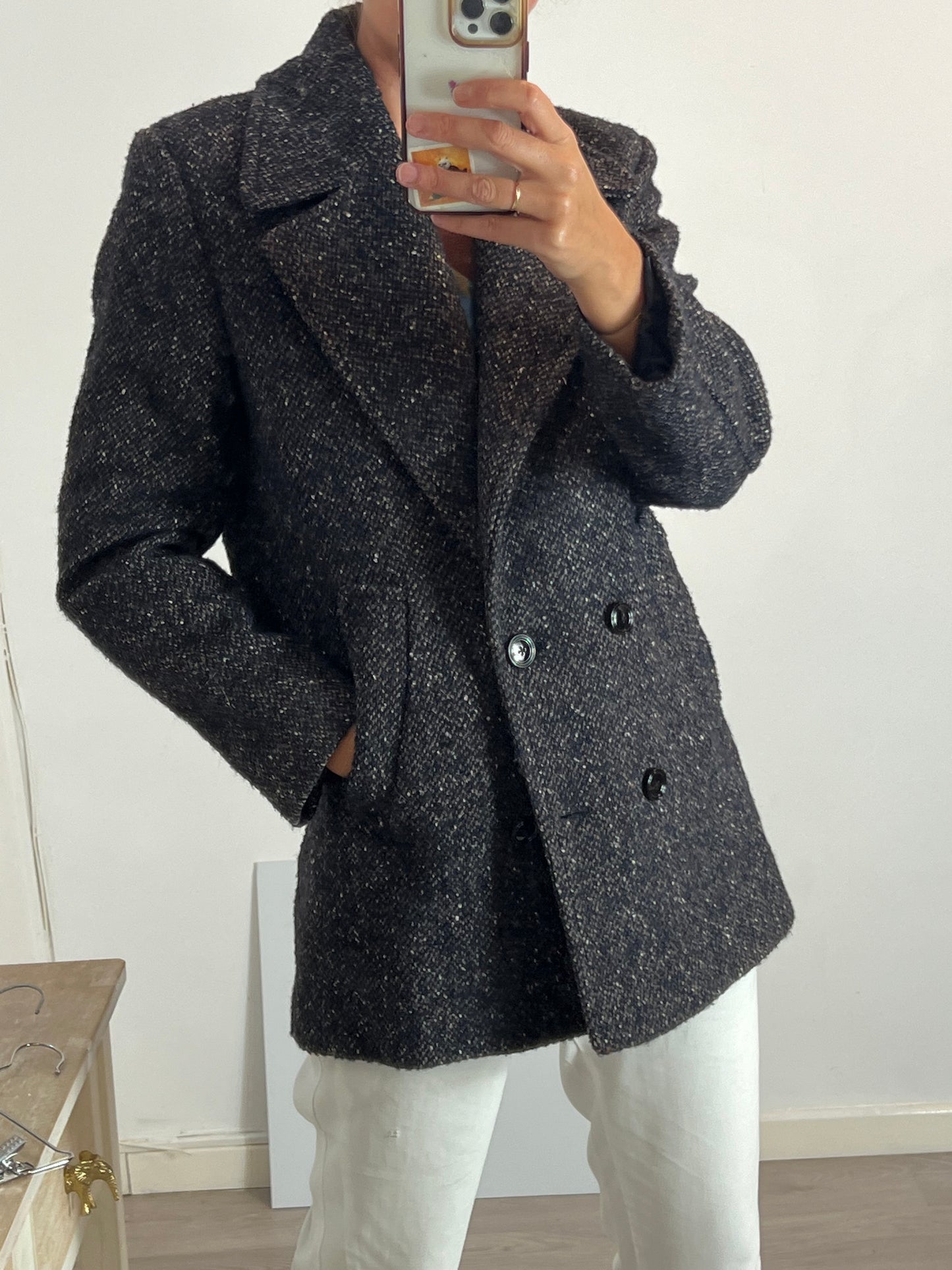 MANGO. Abrigo negro cruzado jaspeado. T S