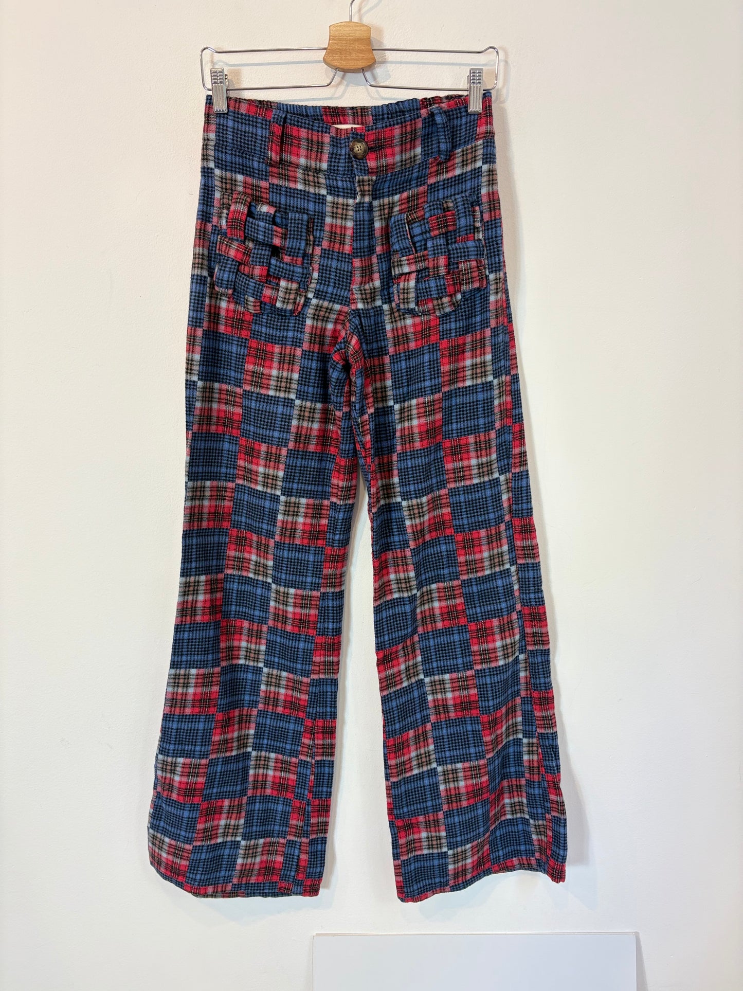 JOSEPHINE. Checkered cotton trousers with pocket detail. TS