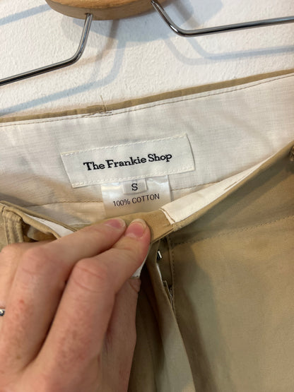 THE FRANKIE SHOP. Pantalón pinzas camel