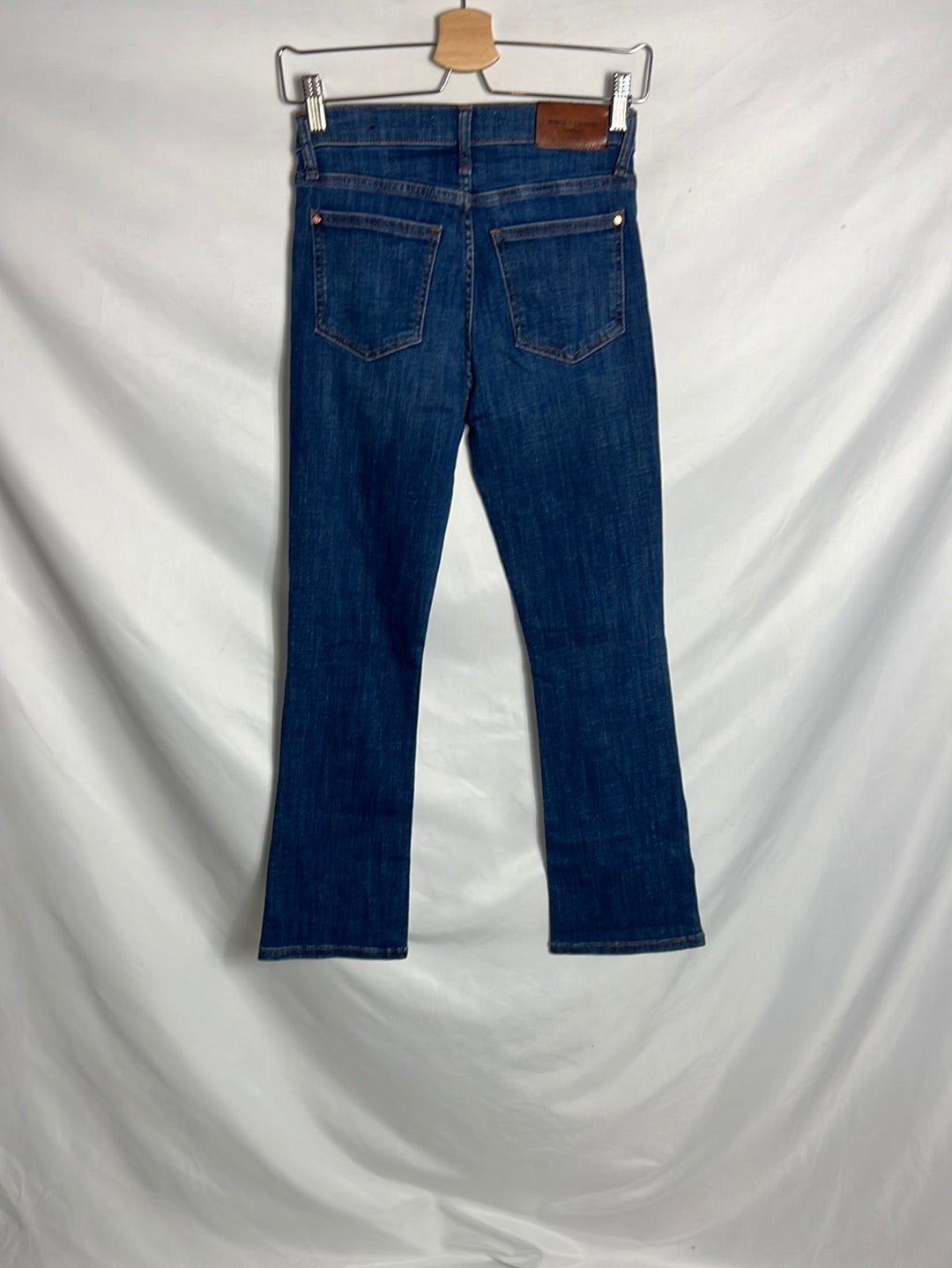 MANGO. Cropped bell-bottom denim trousers, size 34