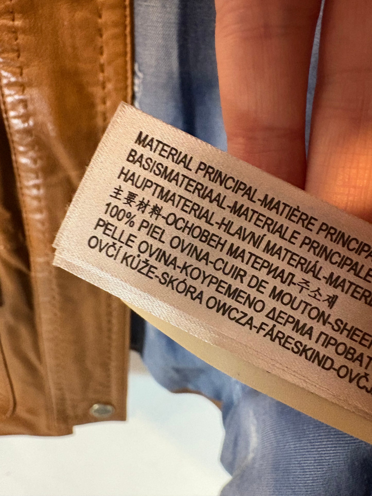 MASSIMO DUTTI. Chaqueta corta piel marrón