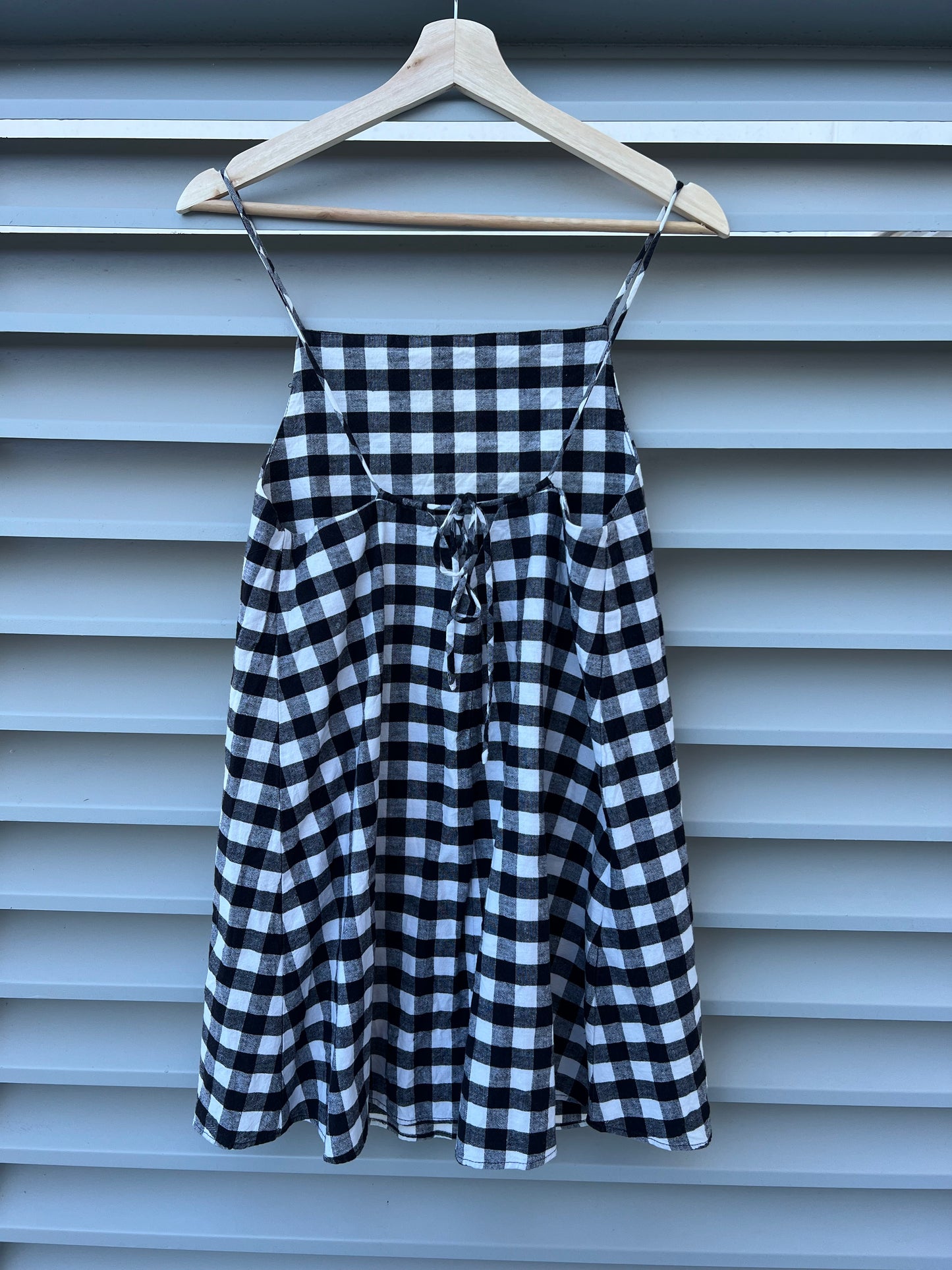 ZARA. Vestido cuadros negro y blanco