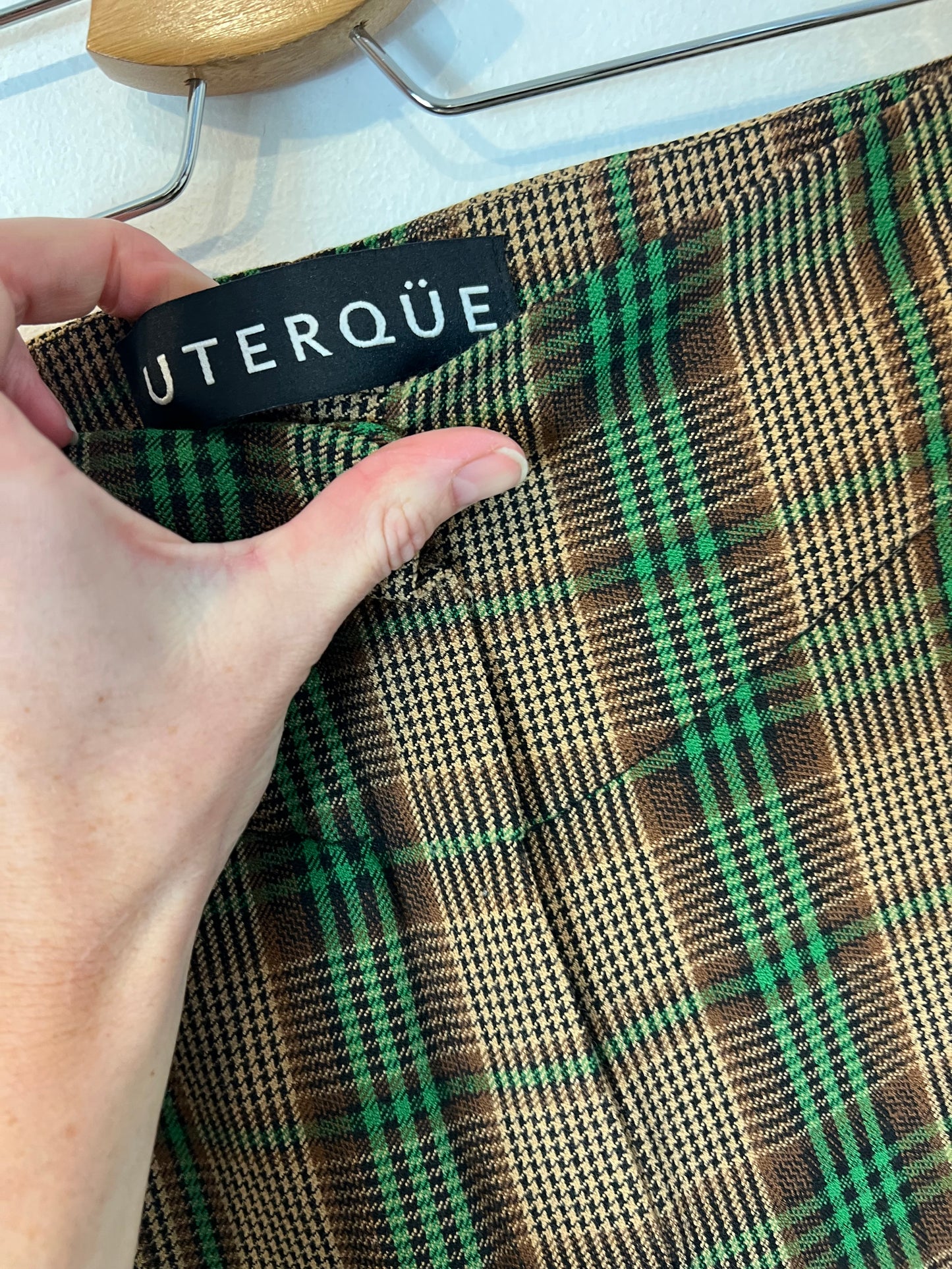 UTERQÜE. Pantalón cuadros aberturas