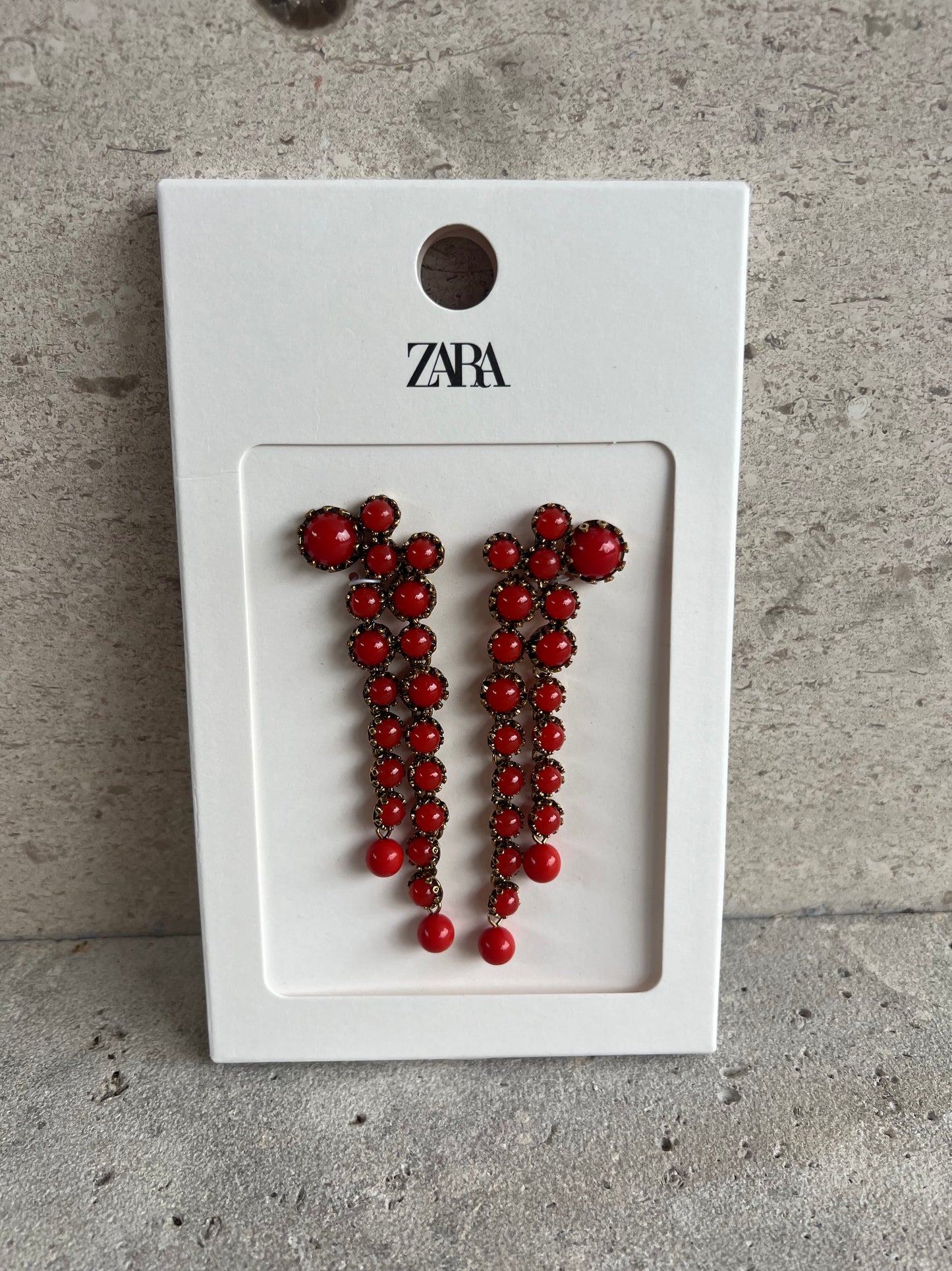 ZARA. Pendientes largos bolitas rojas. T M