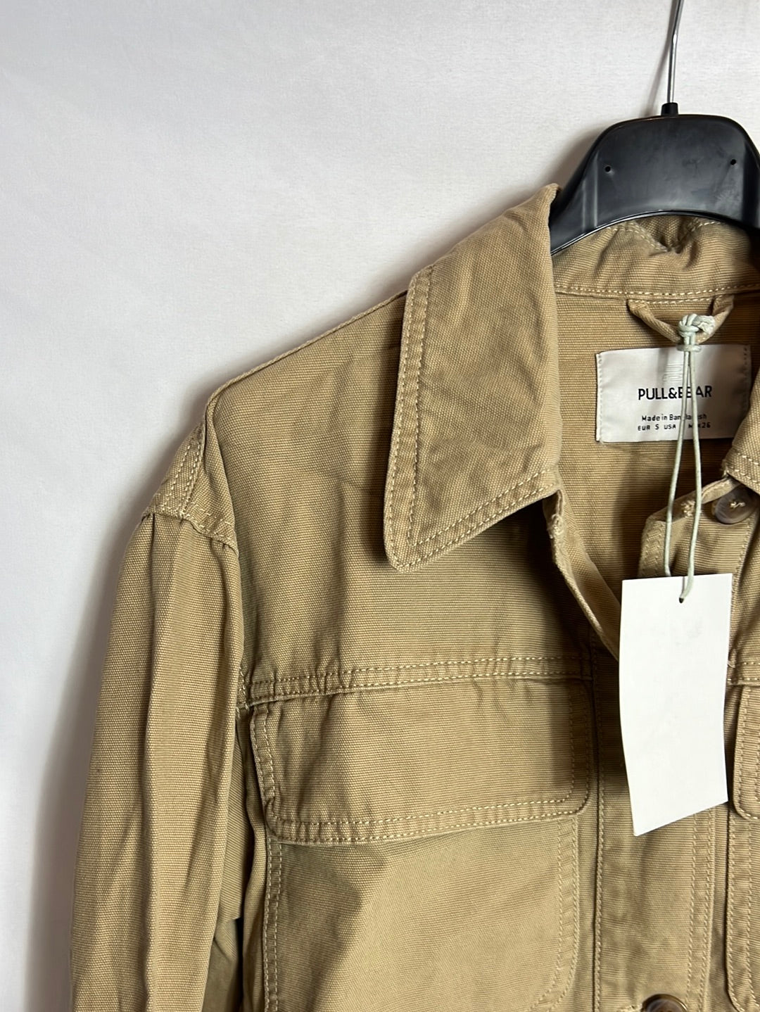 PULL&BEA. Cazadora cropped beige. T S